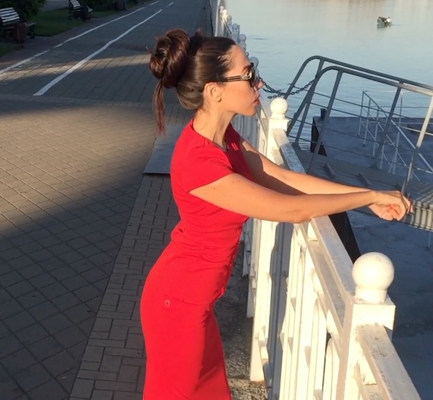 VIDEO - Red elegance