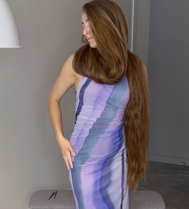 VIDEO - Floor length hair dream
