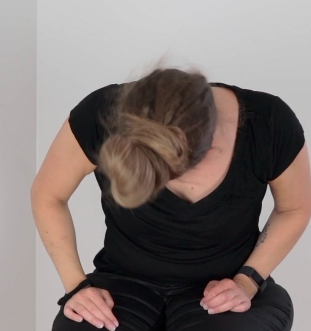 VIDEO - Siri&#x27;s buns on top of her head and in front of her face