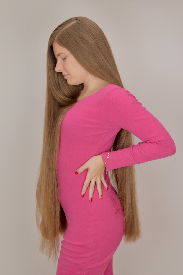 PHOTO SET - Suzana in pink photoshoot