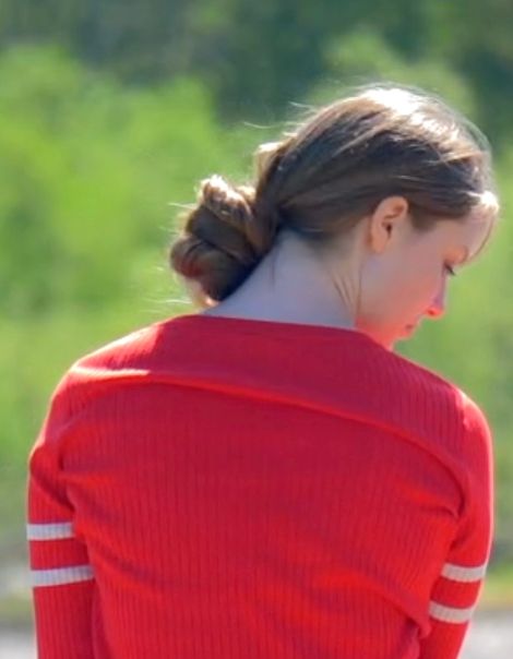 VIDEO - Rapunzel sitting by the water