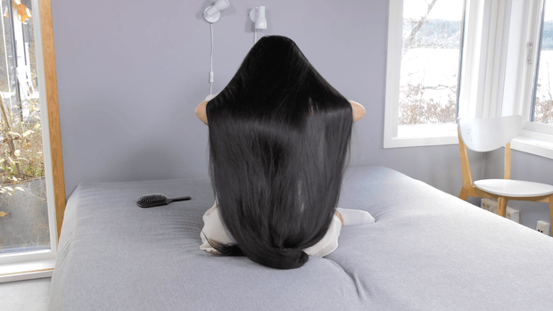 VIDEO - Tons of hair and a very long braid