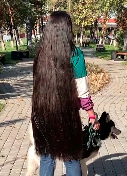 VIDEO - Huge, heavy buns, bangs and a lot of long hair