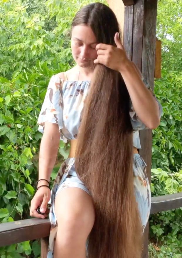 VIDEO - She has so much hair!