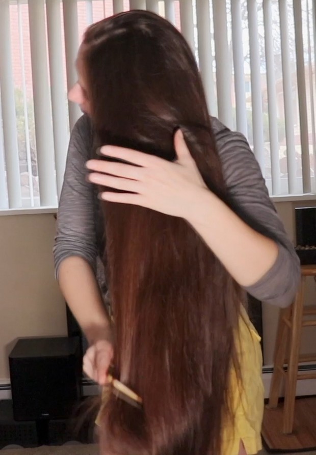 VIDEO - Antonia in her living room