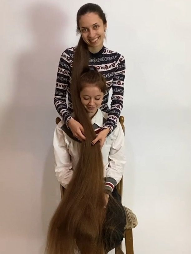VIDEO - Extreme floor length hair play with friend