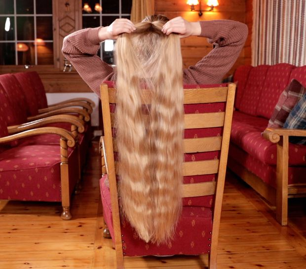 VIDEO - Perfect wavy ponytail sliding