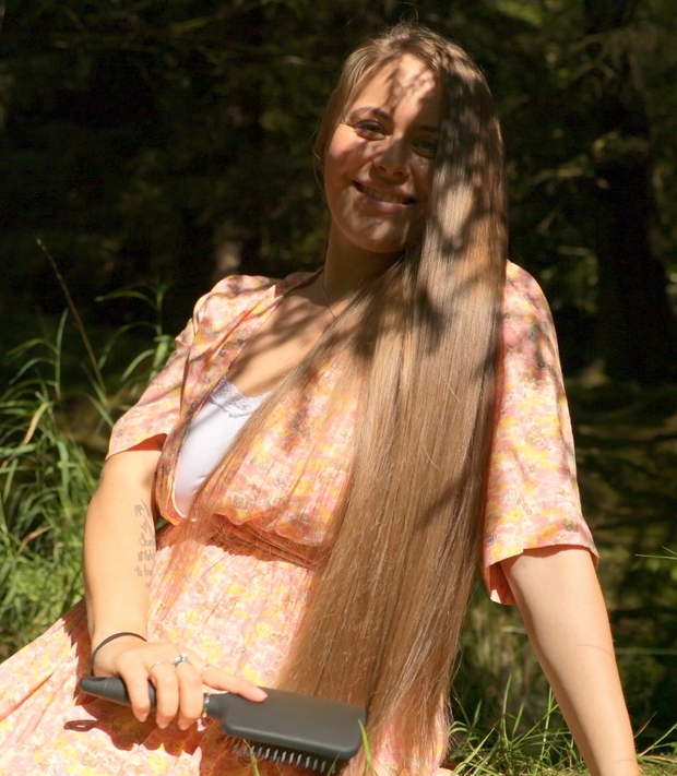 VIDEO - Magical hair brushing