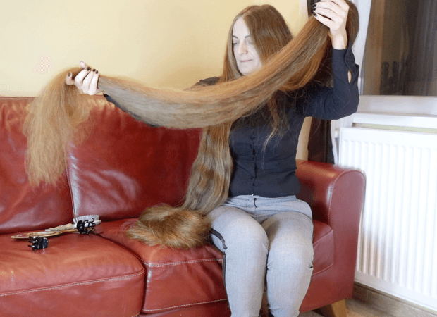 VIDEO - The longest braids you&#x27;ve ever seen