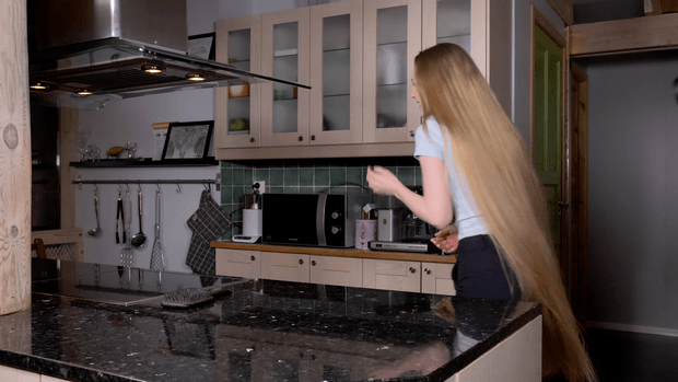 VIDEO - A Rapunzel&#x27;s photoshoot in the kitchen BTS