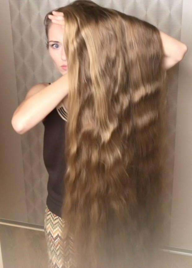 PHONE VIDEO - Katerina&#x27;s hair display