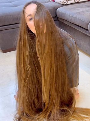 VIDEO - Floor length hair show fun