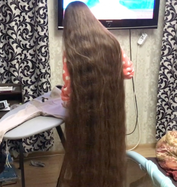 VIDEO - Rapunzel at home