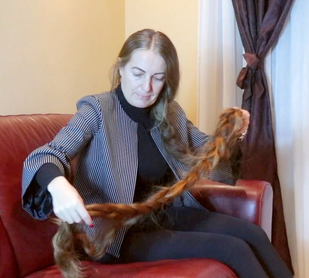 VIDEO - Super heavy floor length hair