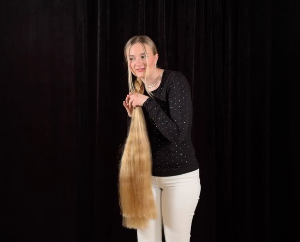 VIDEO - Braids and buns display