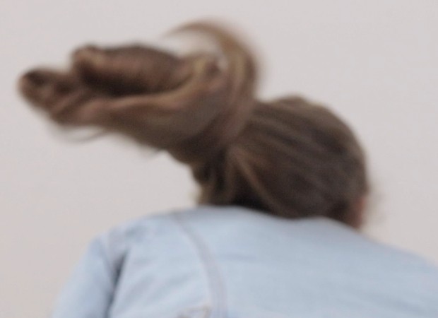 VIDEO - Siri&#x27;s massive mane vs. the camera