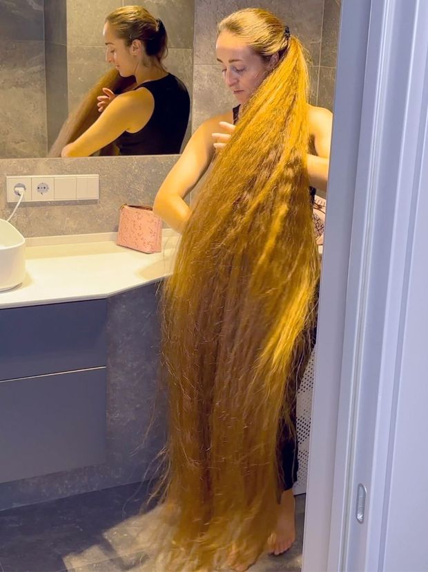 VIDEO - Enormous hair deluxe