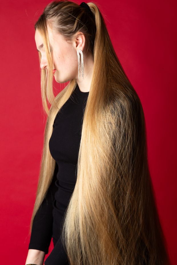 PHOTO SET - One big ponytail photoshoot