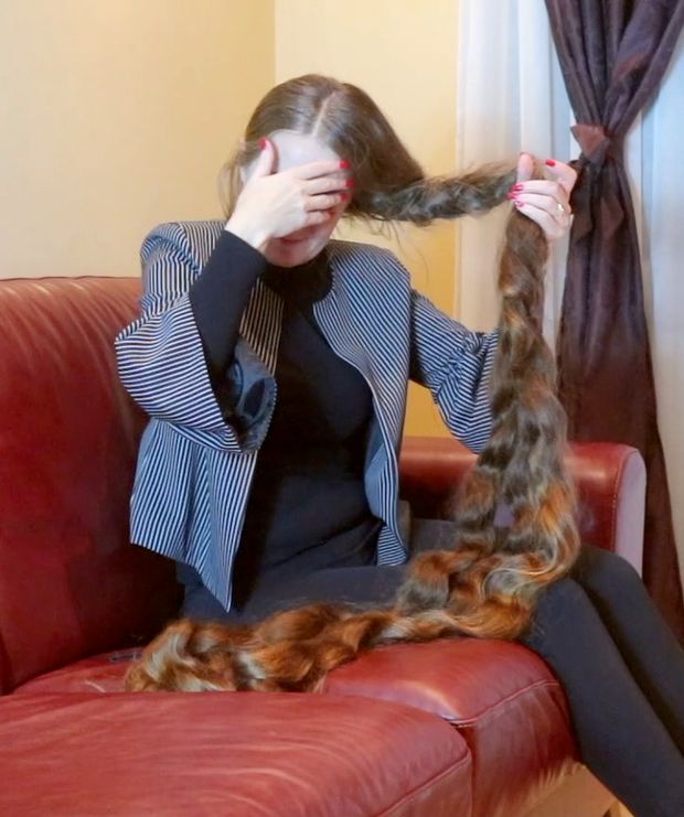 VIDEO - Super heavy floor length hair