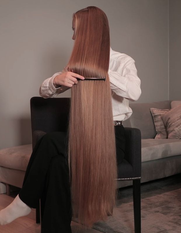 VIDEO - Super long blonde, silky hair brushing and combing