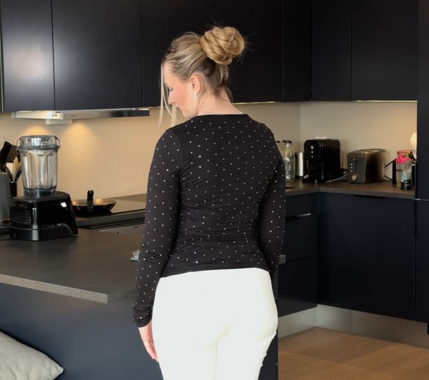 VIDEO - Ponytails and buns display