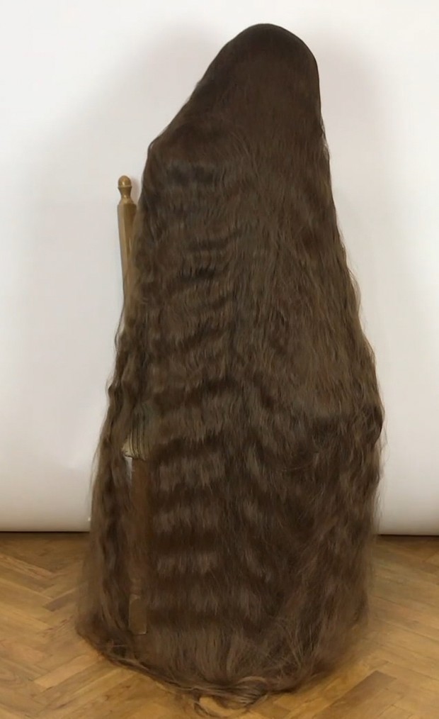 VIDEO - Hiding in hair
