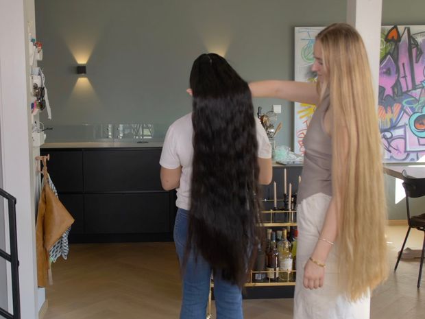 VIDEO - Two very impressive manes