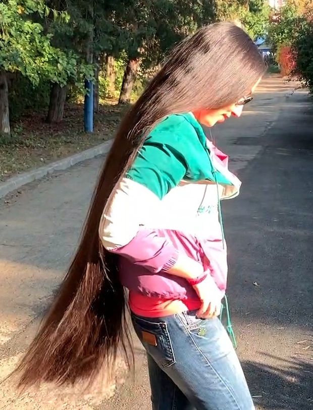 VIDEO - Huge, heavy buns, bangs and a lot of long hair