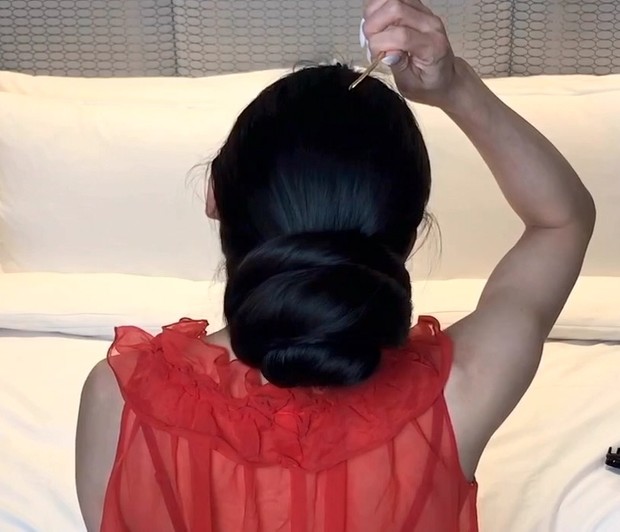 VIDEO - Rin&#x27;s elegant big buns and very long hair