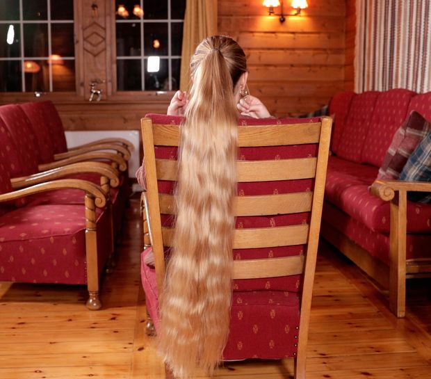 VIDEO - Perfect wavy ponytail sliding