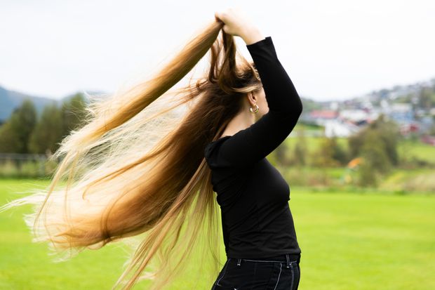 PHOTO SET - Wind tossed tresses photoshoot