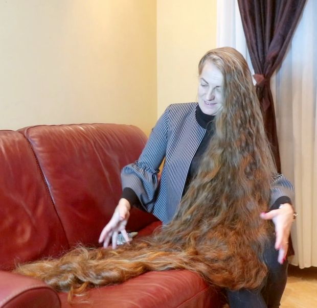 VIDEO - Super heavy floor length hair