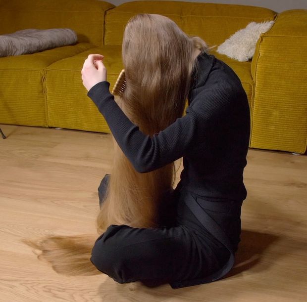 VIDEO - Blonde calf length hair floor show