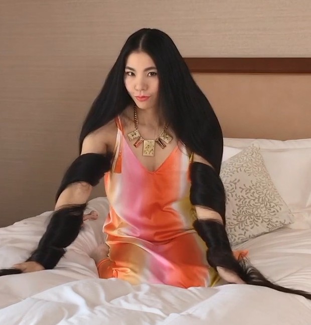 VIDEO - Tons of hair 2