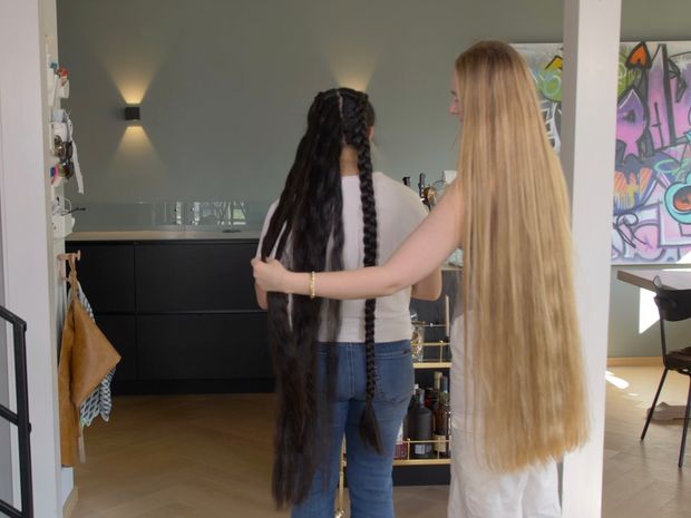 VIDEO - Two very impressive manes
