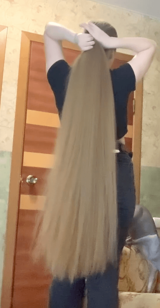 VIDEO - Soft, silky blonde knee length hair