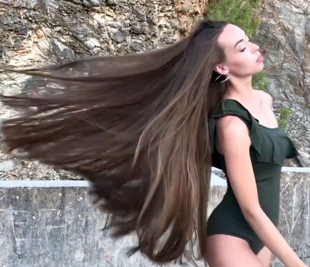VIDEO - Boats, water and hair