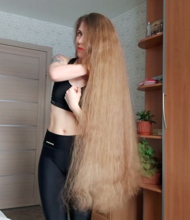 VIDEO - A massive mane and folded hair
