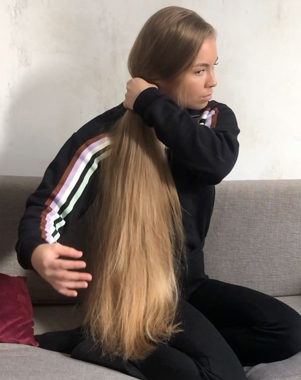 VIDEO - Selma&#x27;s brushing and braiding