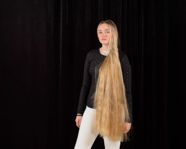 VIDEO - Braids and buns display