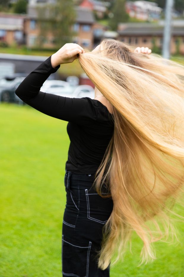 PHOTO SET - Wind tossed tresses photoshoot