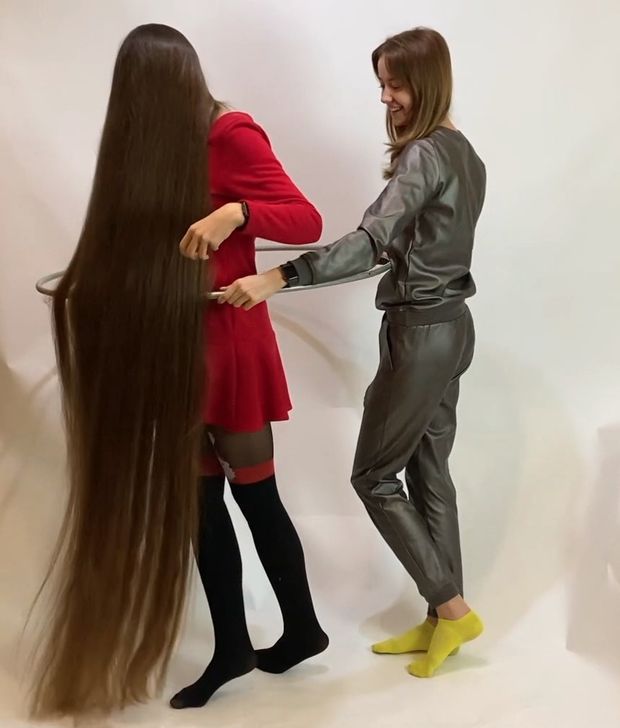 VIDEO - Floor length hair creativity