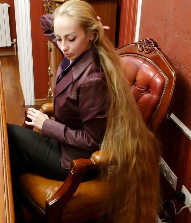 VIDEO - Business Rapunzel