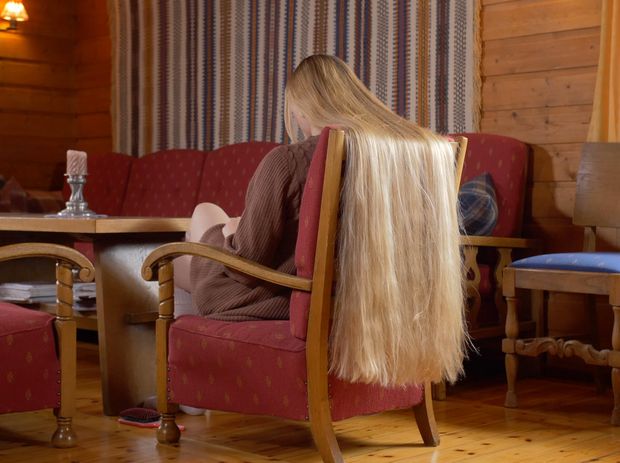 VIDEO - Massive blonde hair sliding and bundrops