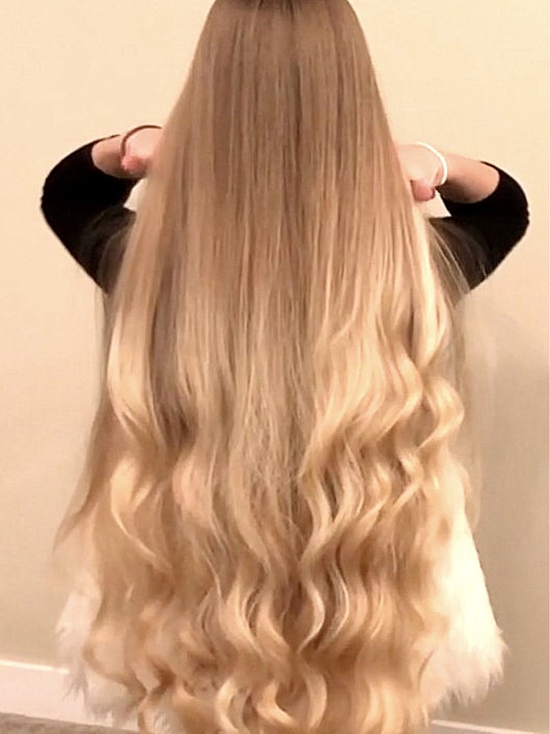 VIDEO - Alena&#x27;s long, healthy curls