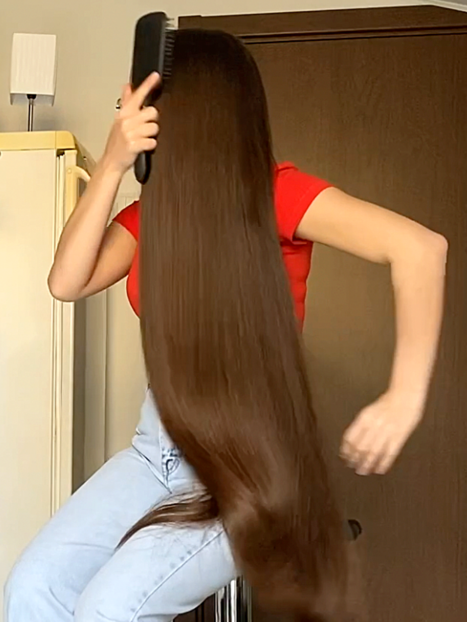 PHONE VIDEO Super thick hair longer than herself