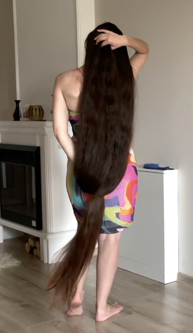 VIDEO - Ivanna loves her hair length