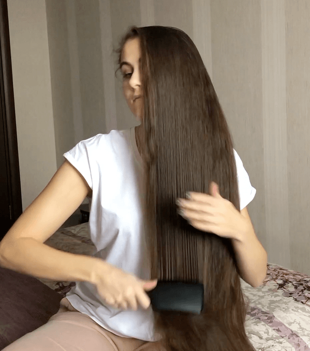 VIDEO - Kristina&#x27;s soft hair