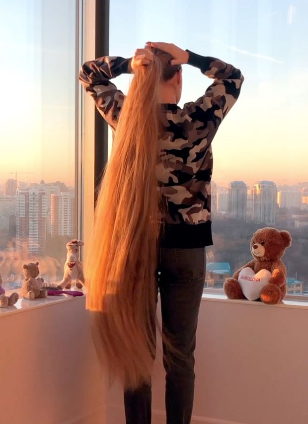 VIDEO - Heavy calf length hair