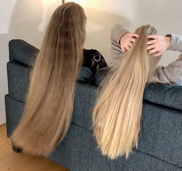 VIDEO - Audrey and Siri in the sofa (part 1)